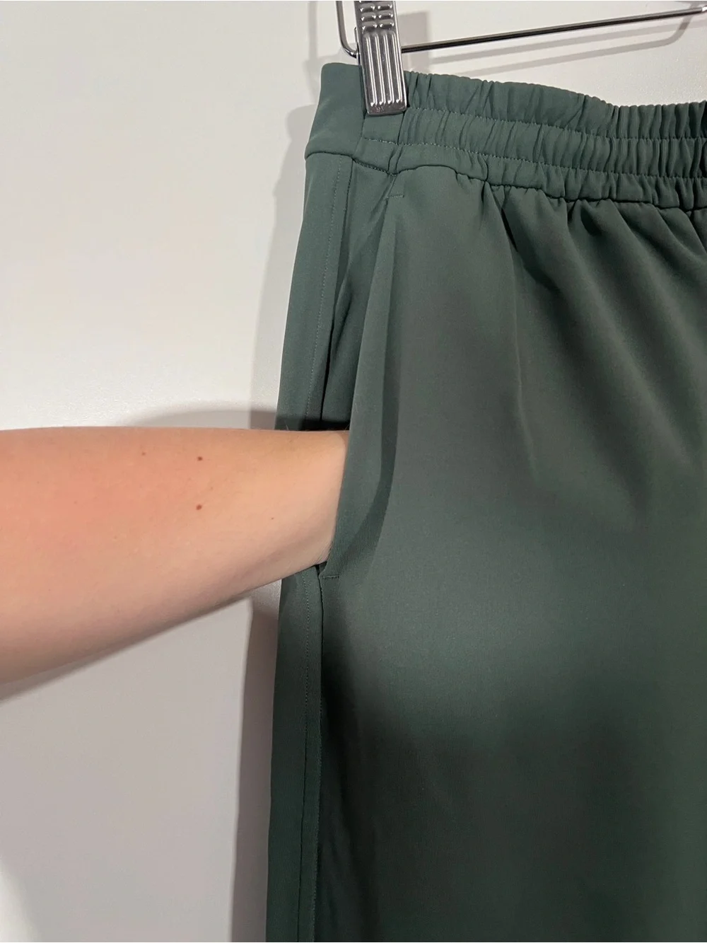 Lululemon Tapered-Leg Mid-Rise Pants 7/8 Length Ankle Size Medium Green
